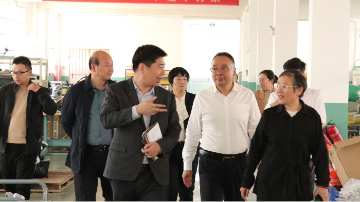 資訊|臨沂市商務(wù)局黨組成員、副局長(zhǎng)莊金才一行蒞臨百華鞋業(yè)調(diào)研指導(dǎo)