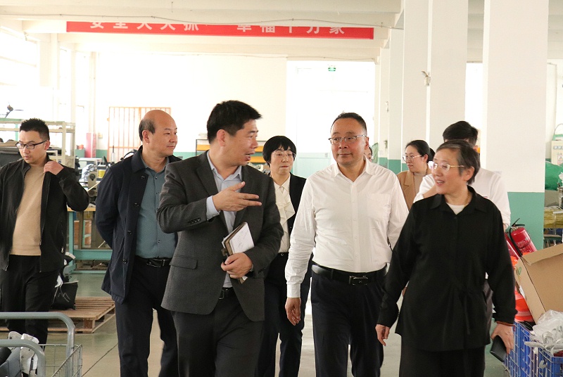 資訊|臨沂市商務(wù)局黨組成員、副局長莊金才一行蒞臨百華鞋業(yè)調(diào)研指導