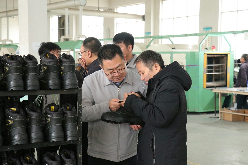 國內(nèi)著名集團蒞臨百華鞋業(yè)，攜手打造合作新篇章！