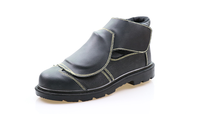 鋼鐵冶煉行業(yè)加強(qiáng)足部安全防護(hù)，減少冶煉事故危害