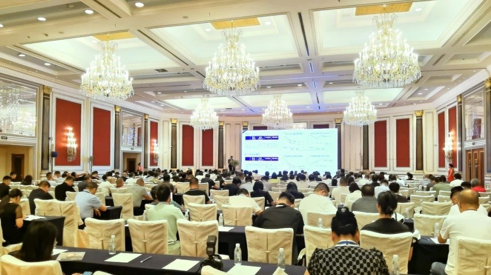 喜訊|山東百華鞋業(yè)有限公司再攀高峰！榮膺中國皮革協(xié)會常務理事單位