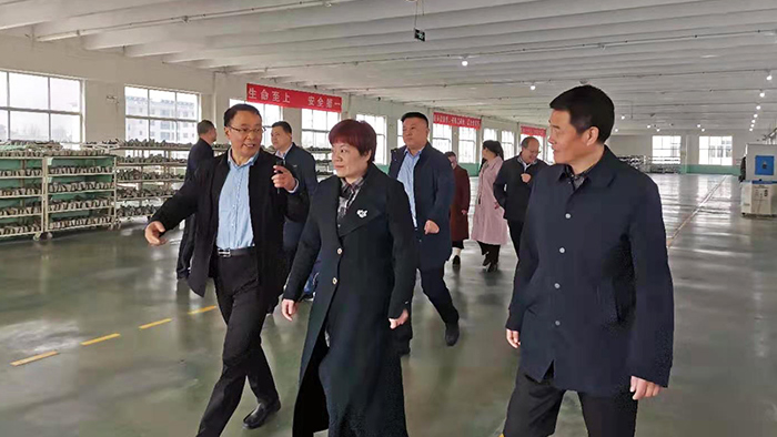 臨沂市總工會劉主席蒞臨山東百華鞋業(yè)進(jìn)行參觀指導(dǎo)